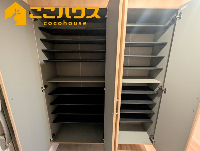 ミオビエント豊崎の玄関|大容量のシューズボックス