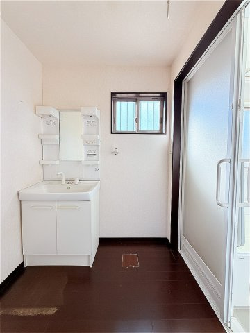 柳島中古戸建の独立洗面台