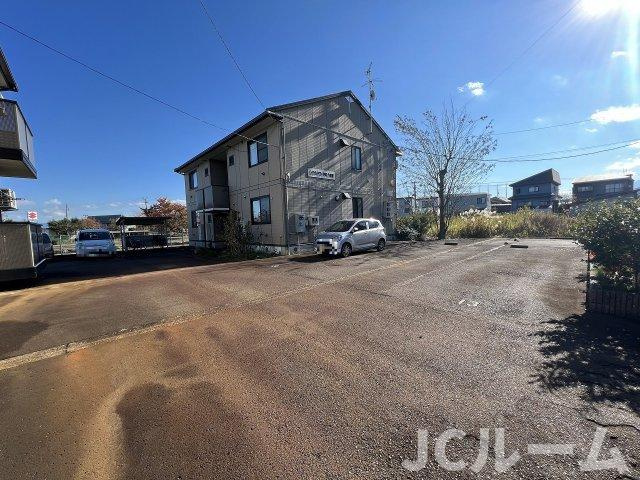 ロイヤルタウン寺町 六番館の駐車場