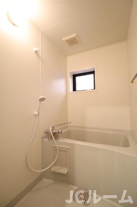 ロイヤルタウン寺町 六番館の浴室