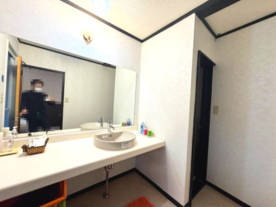 【洗面所】 | 鉄骨＆木造旅館　カーポートタイプ駐車場