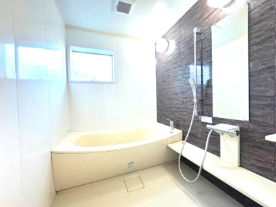 【浴室】 | 鉄骨＆木造旅館　カーポートタイプ駐車場