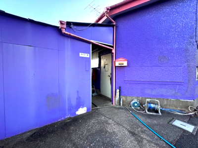 【外観】 | 鉄骨＆木造旅館　カーポートタイプ駐車場