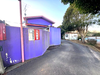 【外観】 | 鉄骨＆木造旅館　カーポートタイプ駐車場