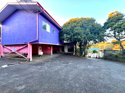 【外観】 | 鉄骨＆木造旅館　カーポートタイプ駐車場