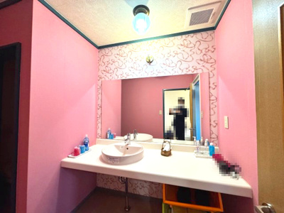 【洗面所】 | 鉄骨＆木造旅館　カーポートタイプ駐車場