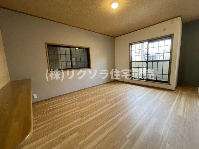 西中野1丁目　中古一戸建ての居間・リビング|LDK19.5帖
■物件内覧・資金計画相談・住宅ローン相談、リフォーム相談、お問合せ受付中■
※当日・翌日のご内覧、ご相談はお電話でのお問合せがスムーズです！