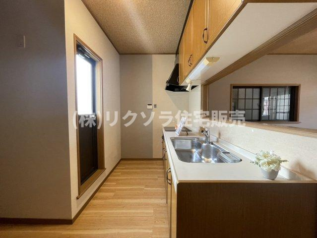 西中野1丁目　中古一戸建てのキッチン|LDK19.5帖
■物件内覧・資金計画相談・住宅ローン相談、リフォーム相談、お問合せ受付中■
※当日・翌日のご内覧、ご相談はお電話でのお問合せがスムーズです！