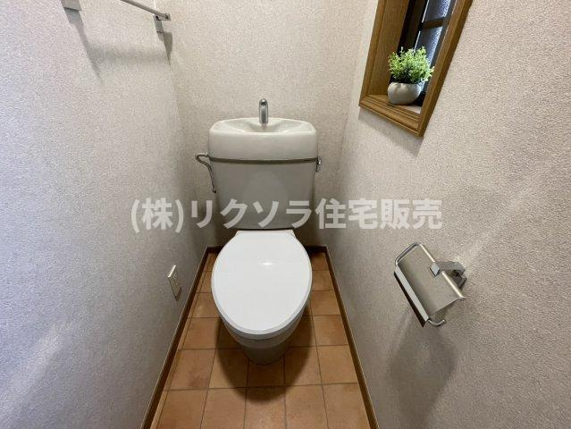 西中野1丁目　中古一戸建ての内装|2階トイレ
■物件内覧・資金計画相談・住宅ローン相談、リフォーム相談、お問合せ受付中■
※当日・翌日のご内覧、ご相談はお電話でのお問合せがスムーズです！