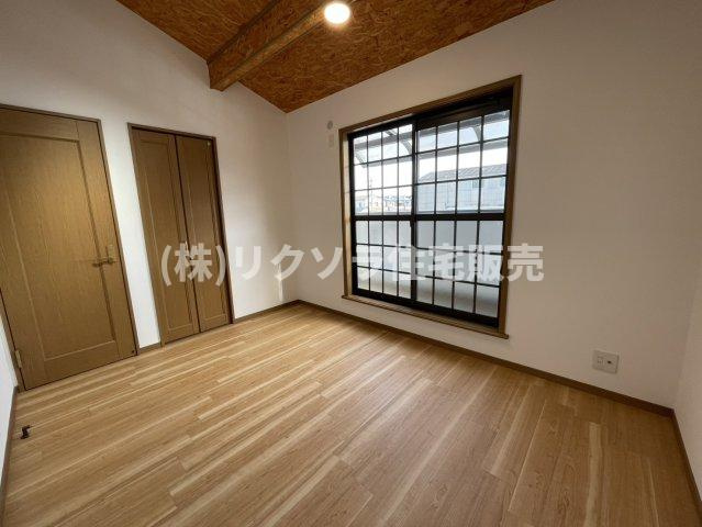 西中野1丁目　中古一戸建ての洋室|洋室6.0帖
■物件内覧・資金計画相談・住宅ローン相談、リフォーム相談、お問合せ受付中■
※当日・翌日のご内覧、ご相談はお電話でのお問合せがスムーズです！