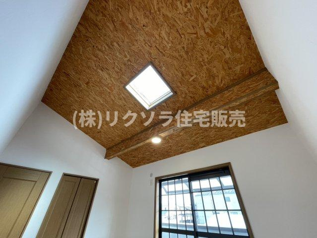 西中野1丁目　中古一戸建ての内装|天窓付き
■物件内覧・資金計画相談・住宅ローン相談、リフォーム相談、お問合せ受付中■
※当日・翌日のご内覧、ご相談はお電話でのお問合せがスムーズです！
