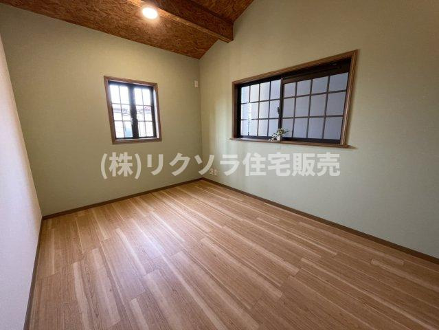西中野1丁目　中古一戸建ての寝室|洋室6.0帖
■物件内覧・資金計画相談・住宅ローン相談、リフォーム相談、お問合せ受付中■
※当日・翌日のご内覧、ご相談はお電話でのお問合せがスムーズです！