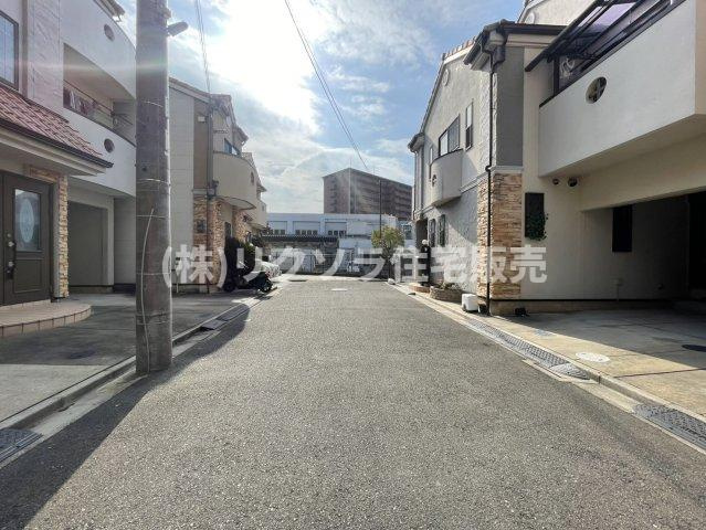 西中野1丁目　中古一戸建ての前面道路含む現地写真|前道　西　幅員5.3ｍ
■物件内覧・資金計画相談・住宅ローン相談、リフォーム相談、お問合せ受付中■
※当日・翌日のご内覧、ご相談はお電話でのお問合せがスムーズです！