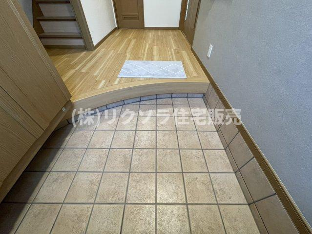 西中野1丁目　中古一戸建ての内装|玄関収納付き
■物件内覧・資金計画相談・住宅ローン相談、リフォーム相談、お問合せ受付中■
※当日・翌日のご内覧、ご相談はお電話でのお問合せがスムーズです！