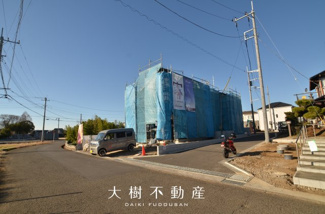【前面道路含む現地写真】 | 宅地建物取引士による不動産のご説明・現地のご案内、住宅金融普及協会住宅ローンアドバイザーが住宅ローンのアドバイスから融資実行までのお手伝いをしっかりサポートします♪※令和8年1月上旬に撮影