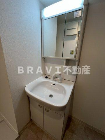 パークス堺筋本町　BRAVI不動産の独立洗面台|【パークス堺筋本町】独立洗面化粧台が付いています
