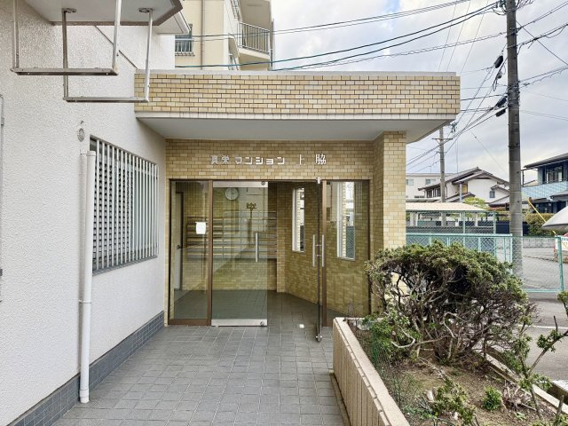 真栄マンション上脇のエントランス
