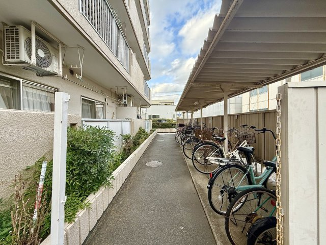 真栄マンション上脇の駐輪場