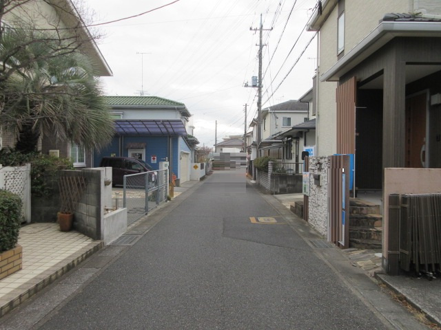 中古戸建　熊谷市中央5-7-15（期間限定現況販売）の前面道路含む現地写真