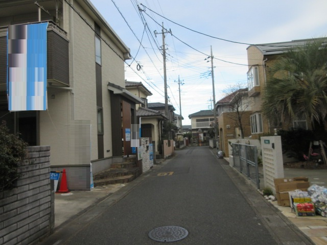 中古戸建　熊谷市中央5-7-15（期間限定現況販売）の前面道路含む現地写真