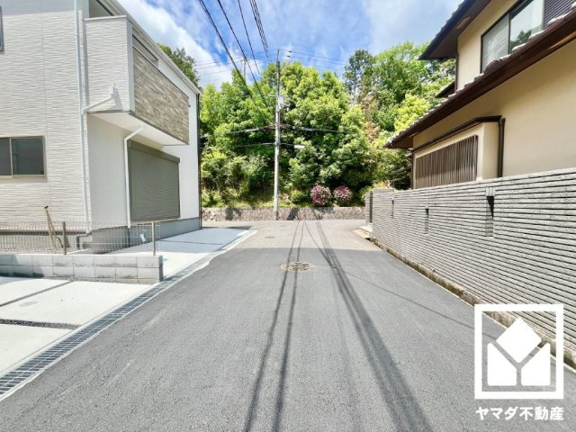 大津市鶴の里　1期　2号地の前面道路含む現地写真
