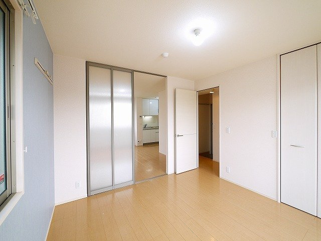 リビングタウン天理　Ａ棟の内装|きれいな洋室です