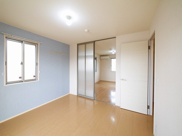 リビングタウン天理　Ａ棟の洋室|広々とした洋室です