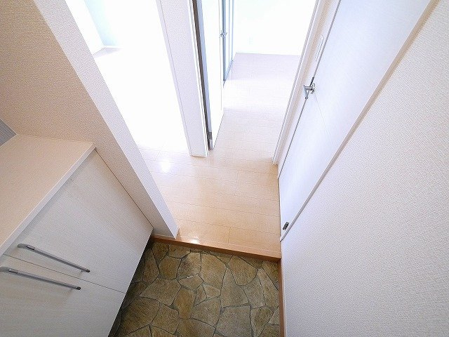 リビングタウン天理　Ａ棟の玄関|きれいな玄関です