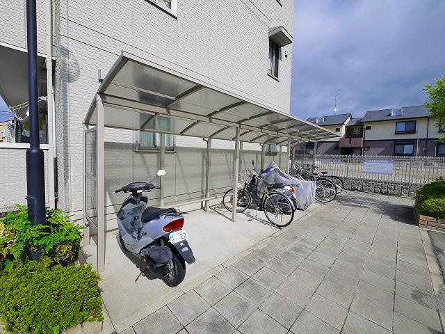 リビングタウン天理　Ａ棟のその他共用部分|台数に余裕がある駐輪場