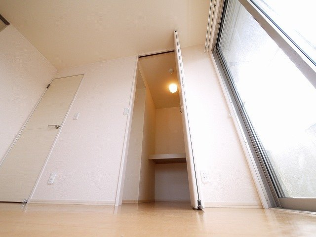 リビングタウン天理　Ａ棟の収納|ウォークインクローゼットでお部屋もスッキリ