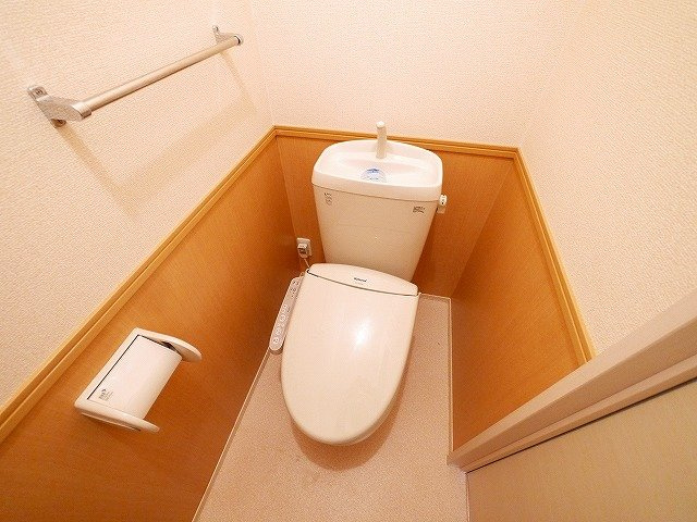 リビングタウン天理　Ａ棟のトイレ|清潔感のあるトイレです