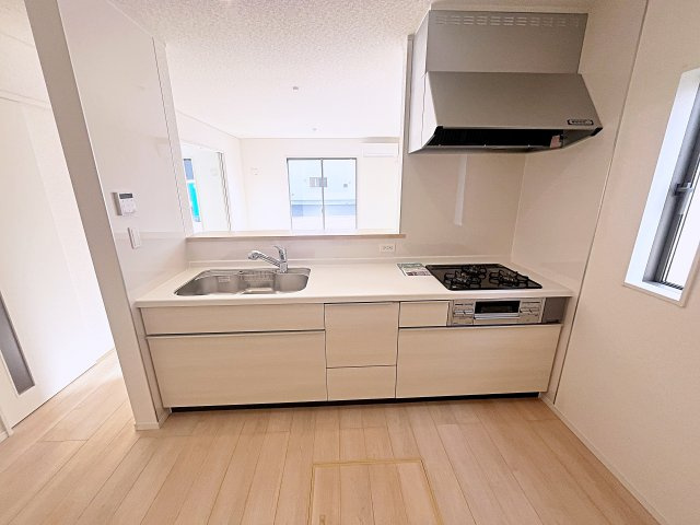 新築戸建・新築建売　二本松市油井第5　油井小・安達中のキッチン|キッチンはカウンターになっているのでリビング全体を見渡すことができます！