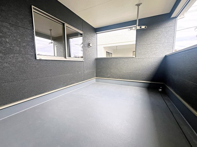 新築戸建・新築建売　二本松市油井第5　油井小・安達中のバルコニー|天候の急な変化にも柔軟に対応できる快適なインナーバルコニー！