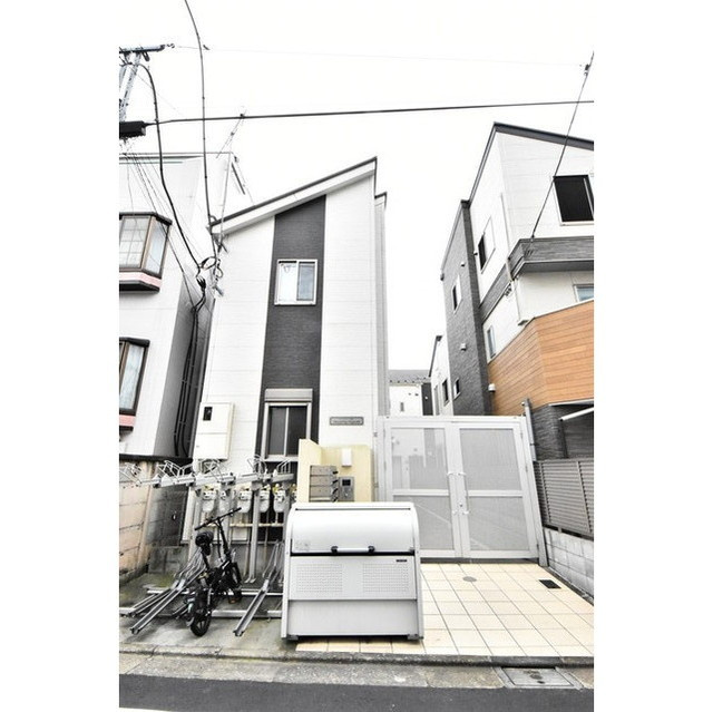 豊島区長崎１丁目のアパートのエントランス