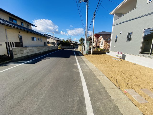 新築　伊勢崎市美茂呂町1期　2号棟の前面道路含む現地写真|南側接道幅員約6.9ｍ	