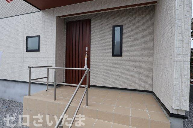 《仲介手数料無料》蓮田市椿山２丁目10-11新築一戸建てブルーミングガーデンの玄関