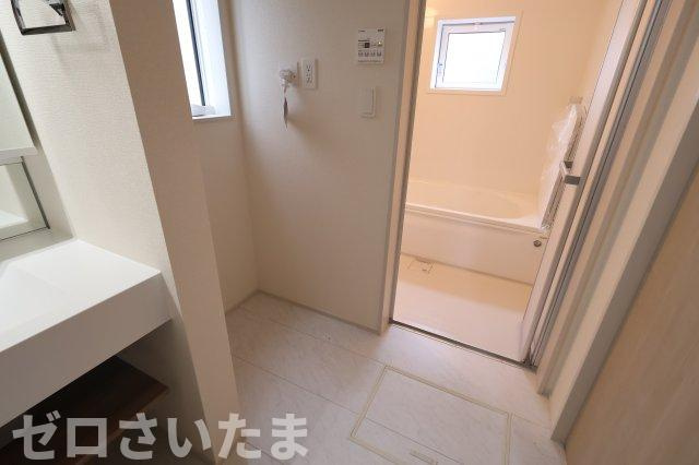 《仲介手数料無料》蓮田市椿山２丁目10-11新築一戸建てブルーミングガーデンのランドリースペース