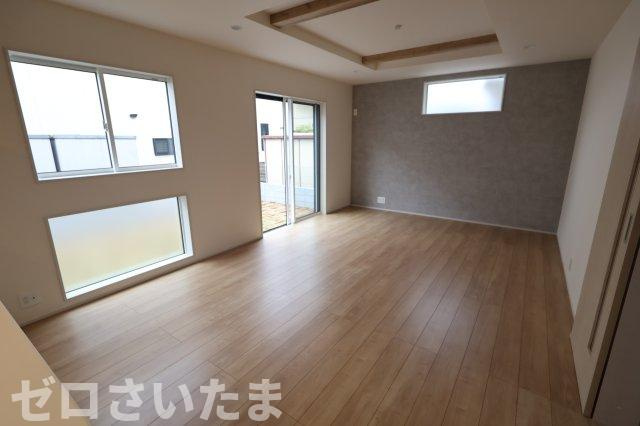 《仲介手数料無料》蓮田市椿山２丁目10-11新築一戸建てブルーミングガーデンの居間・リビング