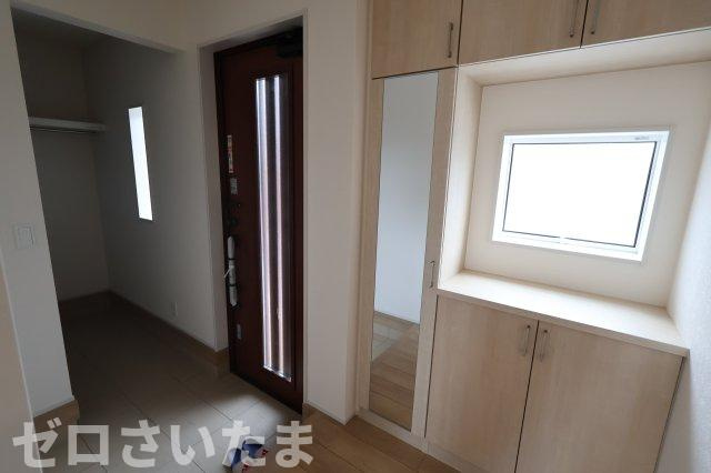《仲介手数料無料》蓮田市椿山２丁目10-11新築一戸建てブルーミングガーデンの玄関