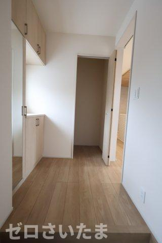 《仲介手数料無料》蓮田市椿山２丁目10-11新築一戸建てブルーミングガーデンの玄関