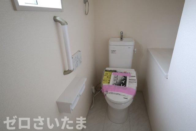 《仲介手数料無料》蓮田市椿山２丁目10-11新築一戸建てブルーミングガーデンのトイレ