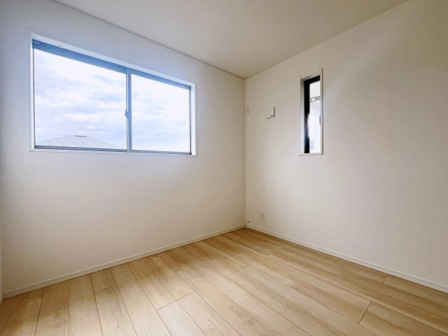 新築戸建・新築建売　二本松市油井第5　油井小・安達中の洋室|5.2帖の洋室はシンプルなので様々なテイストのインテリアも合いそうですね！