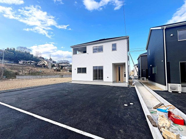 新築戸建・新築建売　二本松市油井第5　油井小・安達中の外観|駐車スペースは3台可能です！（車種による）