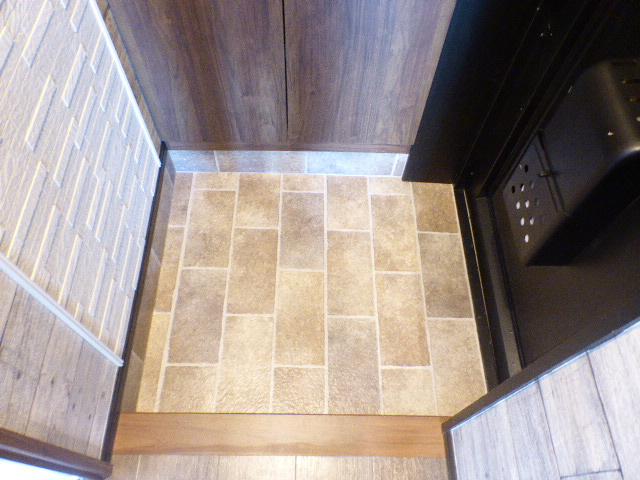 松山ハイツの玄関|※別部屋参照