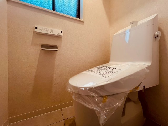 【トイレ】 | 練馬区春日町１丁目　中古戸建て | 清潔感と落ち着きを大切にした、快適なトイレ空間