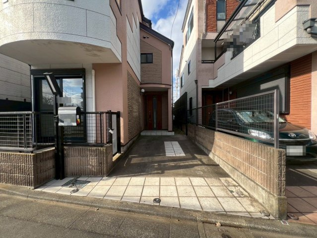 【駐車場】 | 練馬区春日町１丁目　中古戸建て | ゆとりある駐車スペースを確保し、毎日のカーライフをサポート