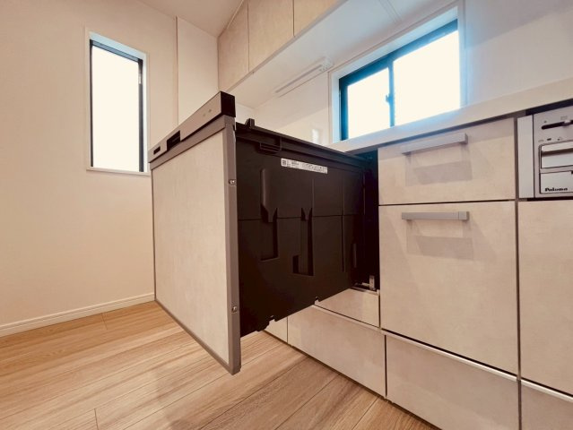 【キッチン】 | 練馬区春日町１丁目　中古戸建て | 毎日の家事をスマートに支えるビルトイン食洗機を搭載