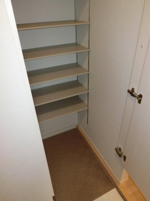 【玄関】 | グランドウエスト横浜 | グランドウエスト横浜　シューズクローク