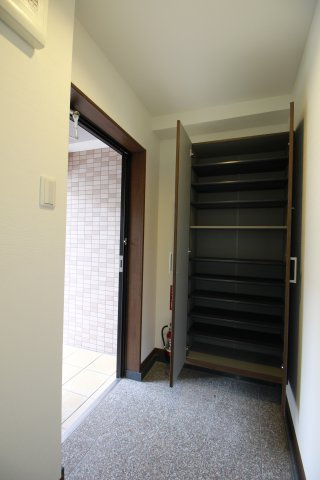 グレンディールコート西町の玄関