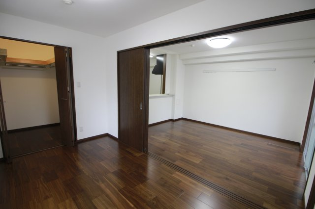 グレンディールコート西町の洋室